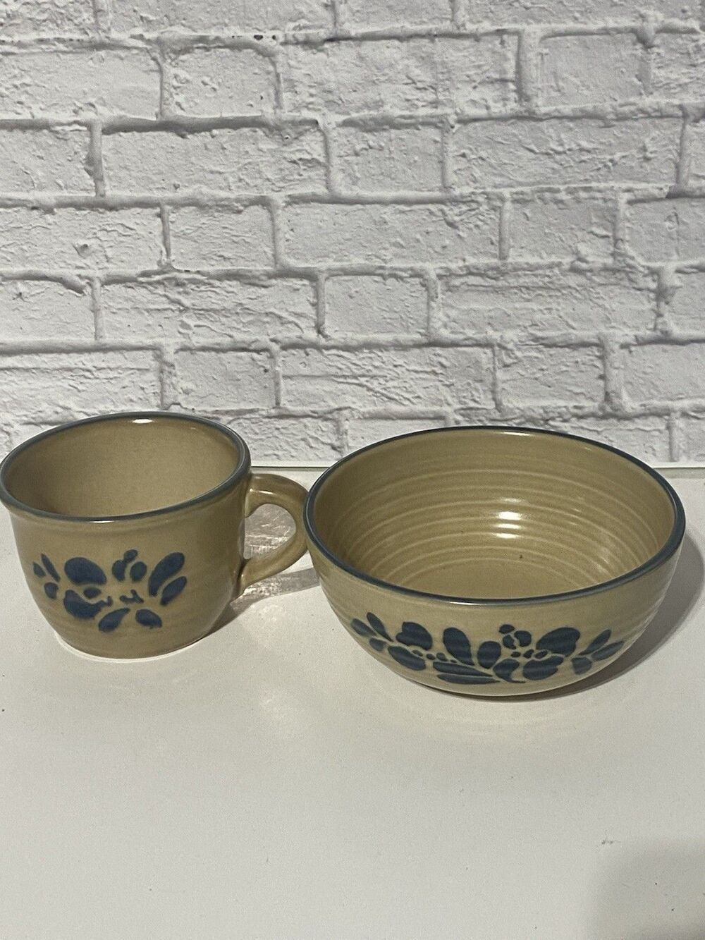 Pfaltzgraff Folk Art Stoneware Bowl Tan Blue Floral Primitive Country 6.25”